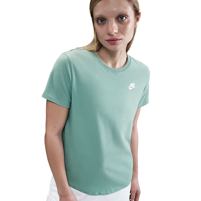 Nike Sportswear Club Essentials T-Shirt