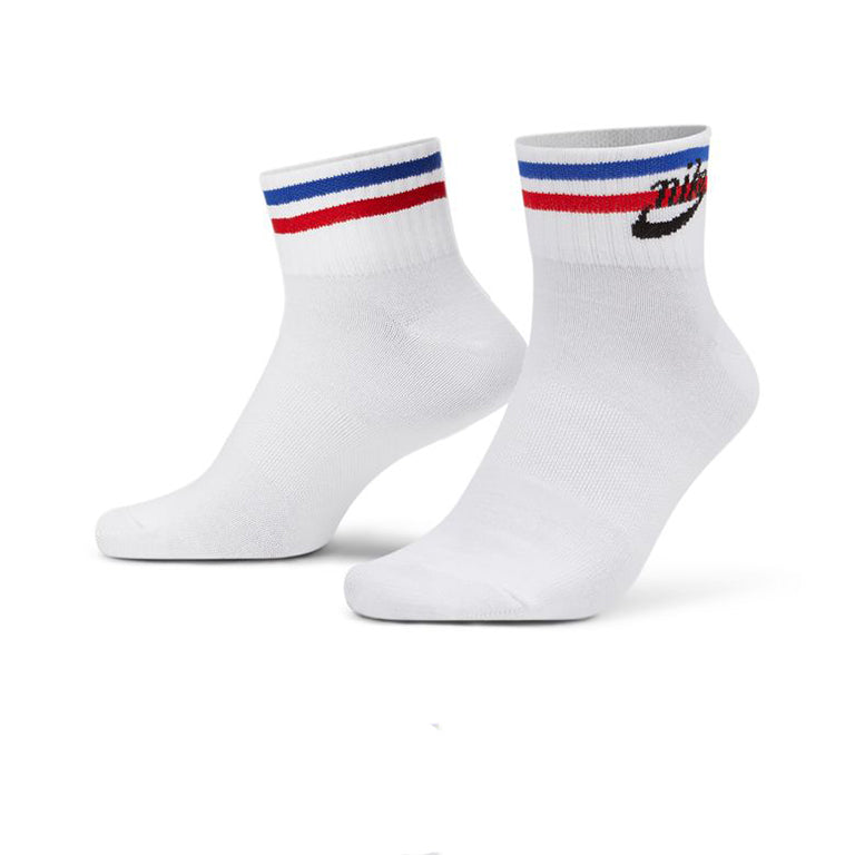 Nike Sportswear Everyday  Essential Socks