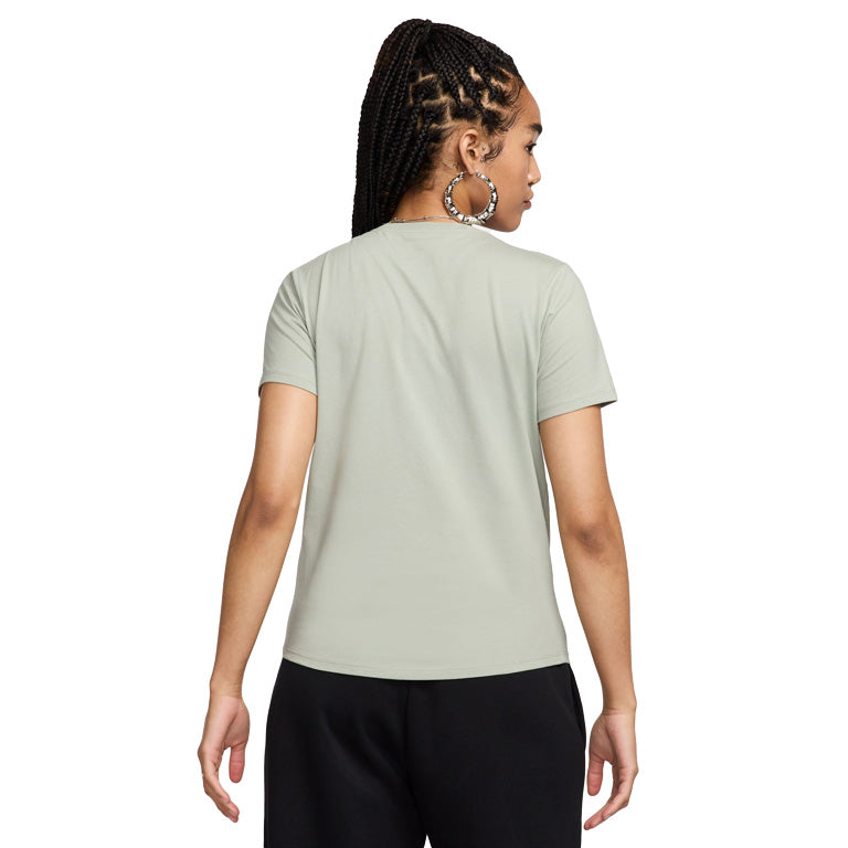 Nike Sportswear Club Essentials T-Shirt