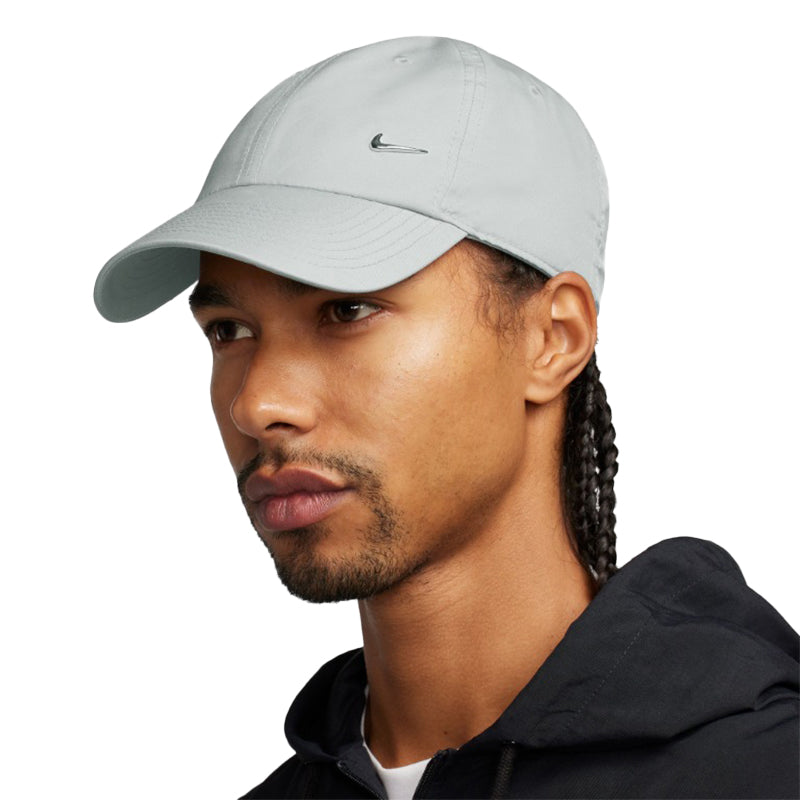 Nike Dri-FIT Club Unstructured Metal Swoosh Cap