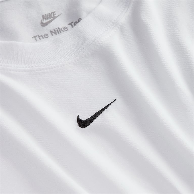Nike Sportswear Chill Knit T-Shirt